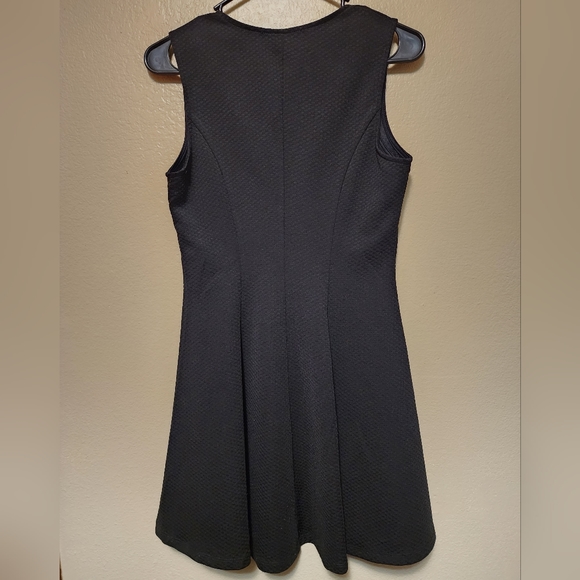 Black A-line Textured Dress - Picture 2 of 3